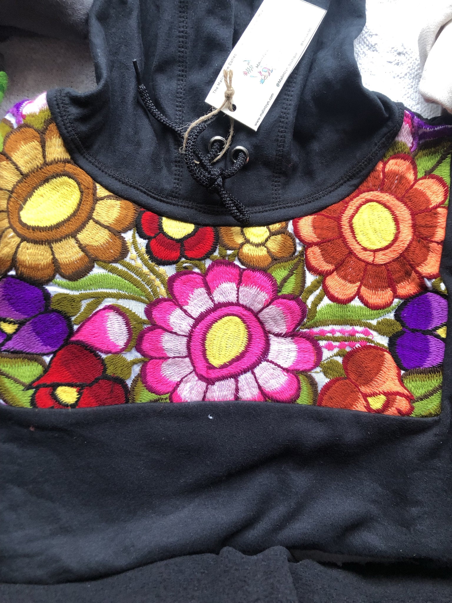 Grey Embroidered Flower Hoodie, Sueter Bordado De Flores