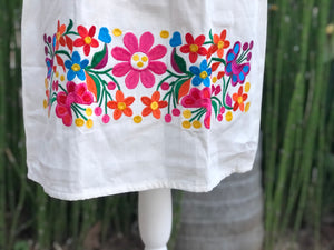 Vestido Blanco Estilo Campesina Floreado/White Cowgirl Dress with Flowers