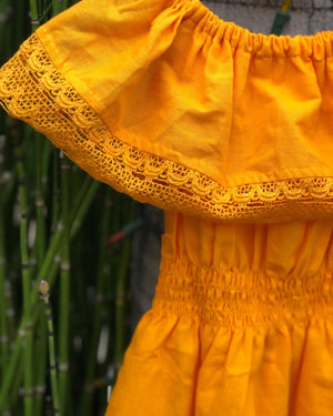 Vestido amarillo floreado