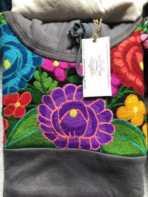 Black Embroidered Flower Hoodie, Sueter Bordado De Flores